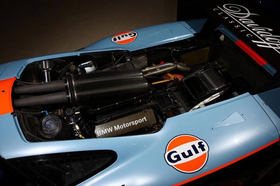 Моторный отсек McLaren F1 GTR Long Tail 1997 года  (фото 5 из 11)